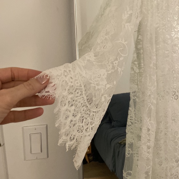 Girl & a Serious Dream - SWAN QUEEN LACE ROBE - BRIDAL LONG DRESSING GOWN - Picture 3 of 6